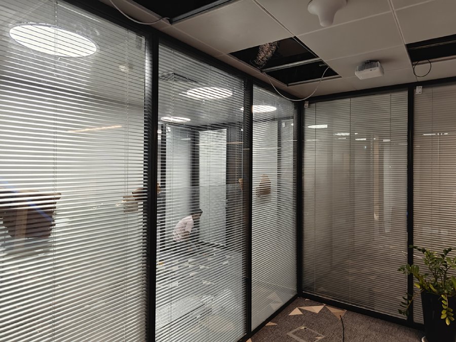 OFFICE GLASS PARTITION