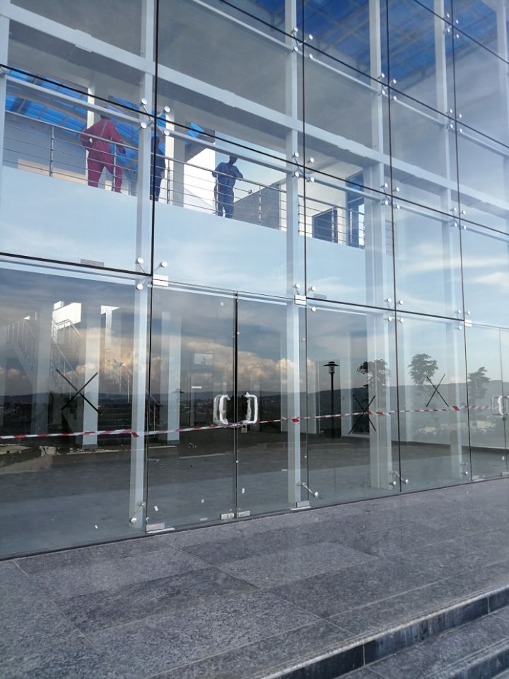 SS SPIDER GLASS FACADE